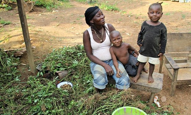 에볼라 바이러스로 부모를 잃은 시에라리온 아이들1.jpg