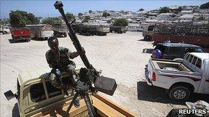 소말리아 20년 동안의 무정부 상태 – ‘총 앞에서’3.jpg